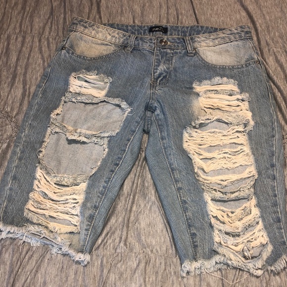 Ripped jean shorts - Picture 1 of 4